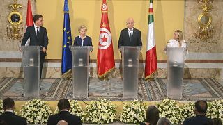 الرئيس التونسي ورئيسة المفوضية الأوروبية ورئيسة الوزراء الإيطالية في القصر الرئاسي في قرطاج، تونس.