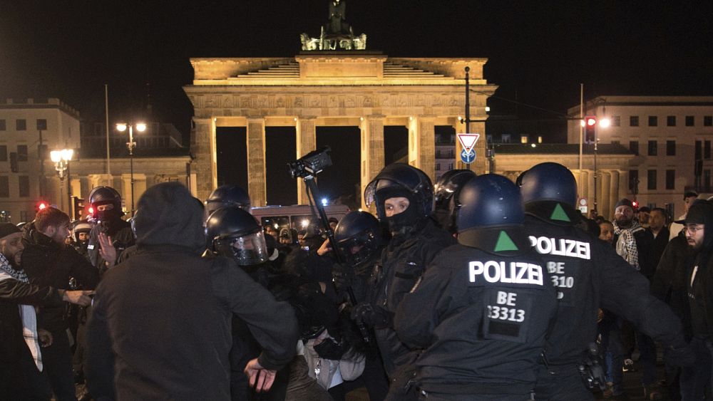 „Free Palestine” – Izrael-gyűlölő tüntetők randalíroztak ismét Berlinben