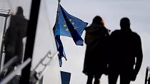 Avrupa Komisyonu, vize serbestisi bulunan ülkelerden gelecek kişilerdeki olası güvenlik risklerine karşı vize askıya alma önerisi sundu
