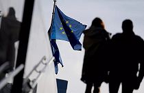 Avrupa Komisyonu, vize serbestisi bulunan ülkelerden gelecek kişilerdeki olası güvenlik risklerine karşı vize askıya alma önerisi sundu