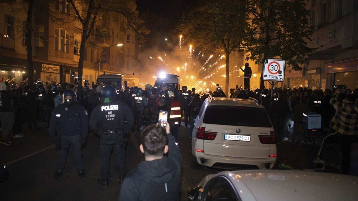 Tüntetőkkel csapott össze a rendőrség Berlinben 2023. október 18-án.