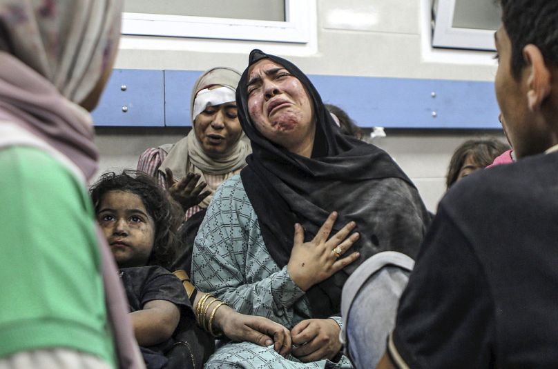 Gazze'deki El Ehli Hastanesine saldırı