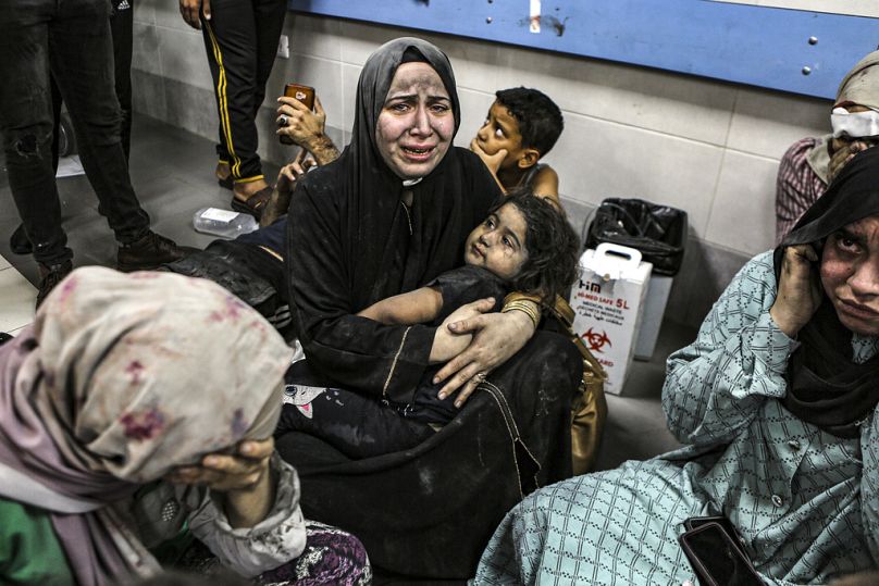Gazze'deki El Ehli Hastanesine saldırı