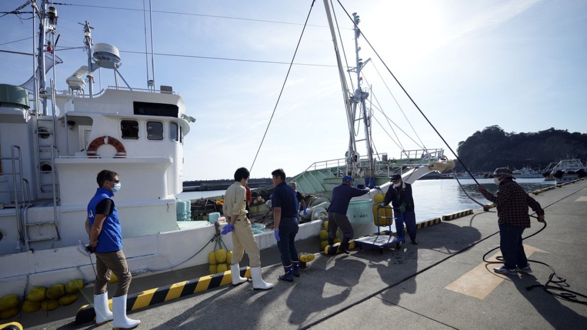 Οι επιστήμονες του ΔΟΑΕ εποπτεύουν αλιεύματα στη Φουκουσίμα