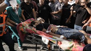 فتى فلسطيني أصيب في غارة للجيش الإسرائيلية ونقل إلى مستشفى في طولكرم بالضفة الغربية