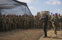 Arşiv-- İsrail Savunma Bakanı Yoav Gallant birlikleri ziyaret etti