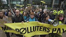 Марш экоактивистов с участием Греты Тунберг во время энергетического форума в Лондоне, 19 октября 2023 года.
