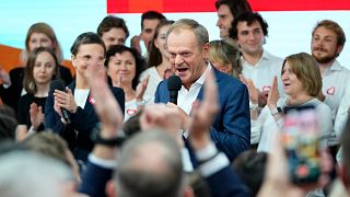Бывший глава Евросовета Дональд Туск со своими сторонниками, добившийся успеха на выборах в Польше