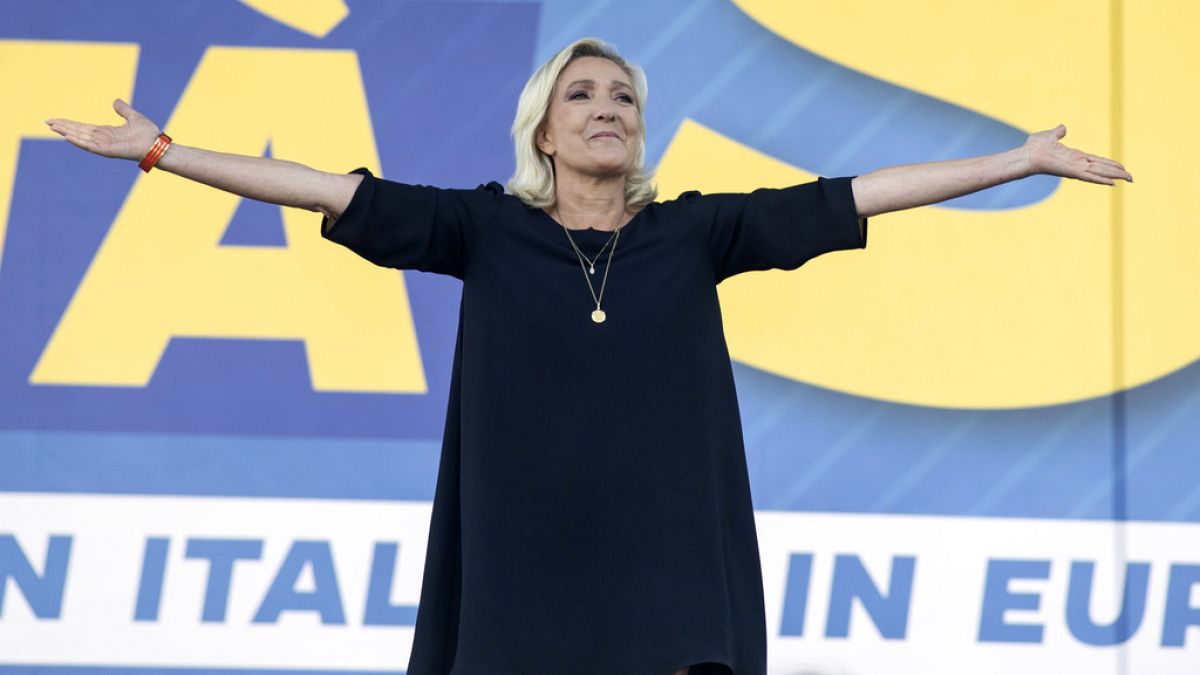 Fransız aşırı sağ siyasetçi Marine Le Pen 