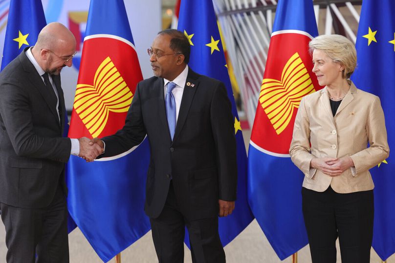 European Commission President Ursula von der Leyen and European Council President Charles Michel welcome Malaysia's FM Zambry Abdul Kadir in Brussels, December 2022