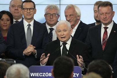 Poland's conservative ruling Law and Justice party leader Jaroslaw Kaczynski delivers a speech in Warsaw, on October 15. On the left is Prime Minister Mateusz Morawieck.
