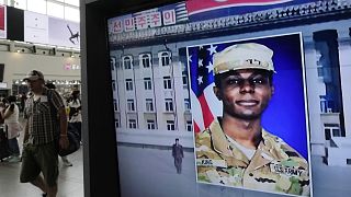 Augusztusi felvétel: az Észak-Koreába szökött katonáról szóló hír a szöuli tévében
