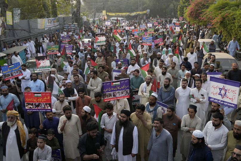 Pakistan genelinde cuma namazı sonrası İsrail karşıtı gösteriler düzenlendi