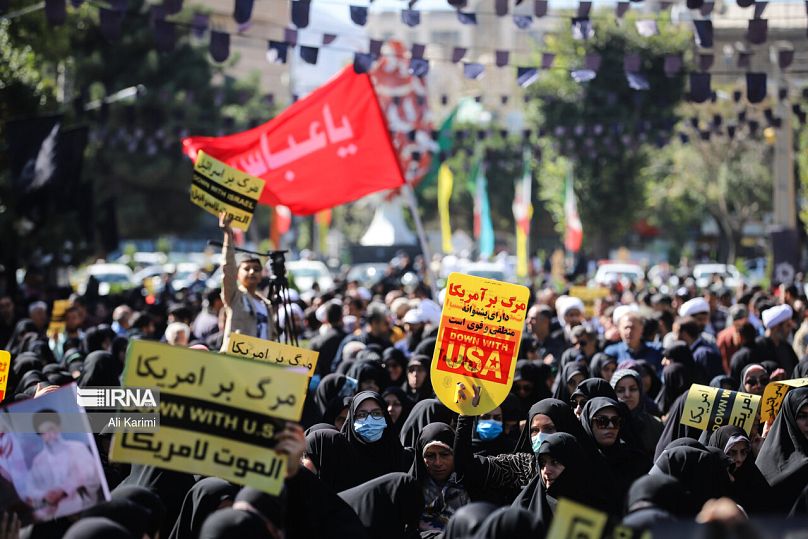 On binlerce kişinin katıldığı eylemlerde, İsrail ve ABD aleyhine sloganlar atıldı.