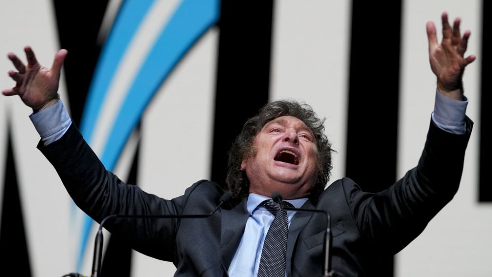 Elecciones presidenciales en Argentina: el ultraliberal Javier Milei lidera las elecciones