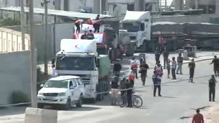 Un premier convoi d’aide humanitaire a commencé samedi à traverser le terminal de Rafah depuis l’Egypte, vers l’enclave palestinienne de Gaza. 
