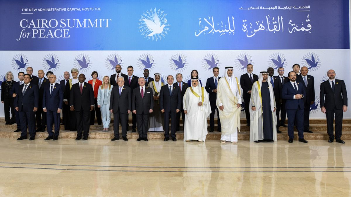 Nemzetközi csúcstalálkozó Kairóban október 21-én. Izrael és a Hamász háborúja miatt hirdette meg az egyiptomi elnök.