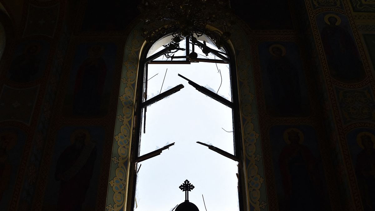 حجم الأضرار في كاتدرائية الشفاعة المقدسة في زابوريجيا بعد الضربات الصاروخية الروسية