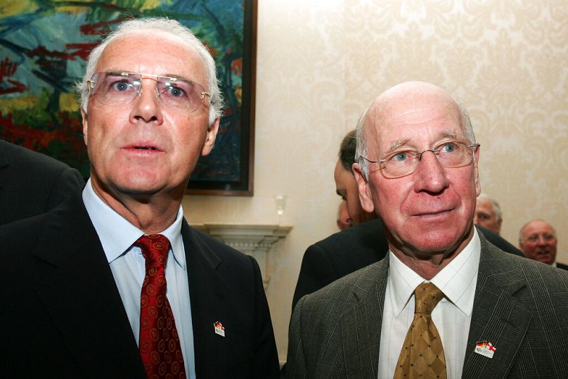 Beckenbauer és Charlton, 2004