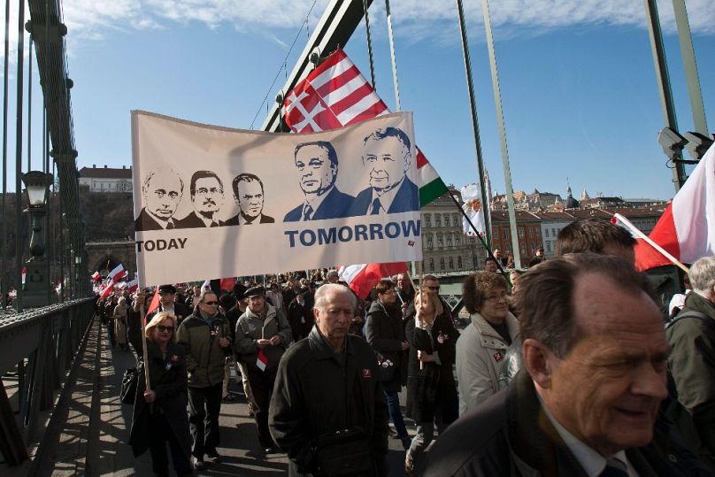 Az ünnepi menet résztvevői, köztük lengyel szimpatizánsok Budapesten, 2012. március 15.