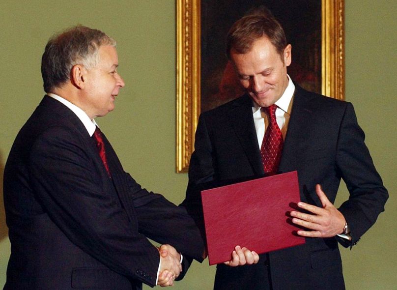 A korábbi rivális, Lech Kaczyński államfő Donald Tuskot bízta meg kormányalakítással 2007-ben