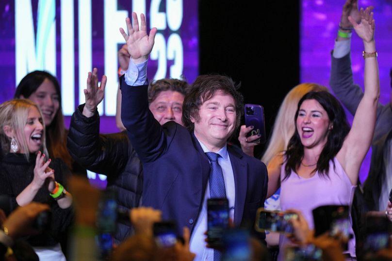 Javier Milei, celebrando los resultados en la sede de su partido