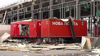 Разрушенное при ракетном обстреле здание "Новой почты" в Харьковской области, 22 октября 2023 года