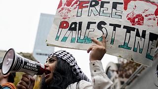 لافتة كتب عليها "فلسطين حرة" خلال مسيرة مؤيدة للفلسطينيين 