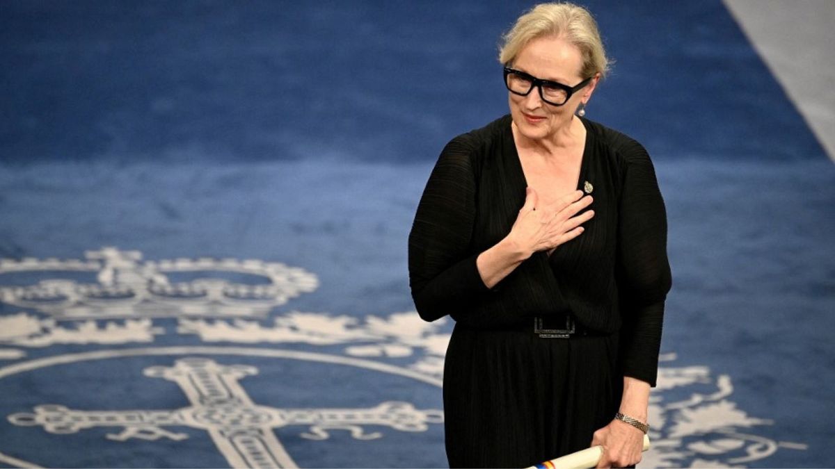 US actress Meryl Streep celebrates on stage after receiving the 2023 Princess of Asturias Award for the Arts at the prize giving ceremony.