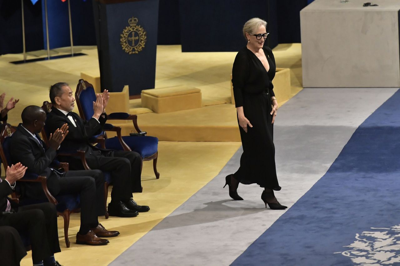 Actress Meryl Streep is applauded before receiving the Prince of Princess of Asturias Award for the Arts.