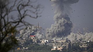 تصاعد دخان كثيف بعد غارة جوية إسرائيلية على قطاع غزة، الاثنين 23 أكتوبر 2023.