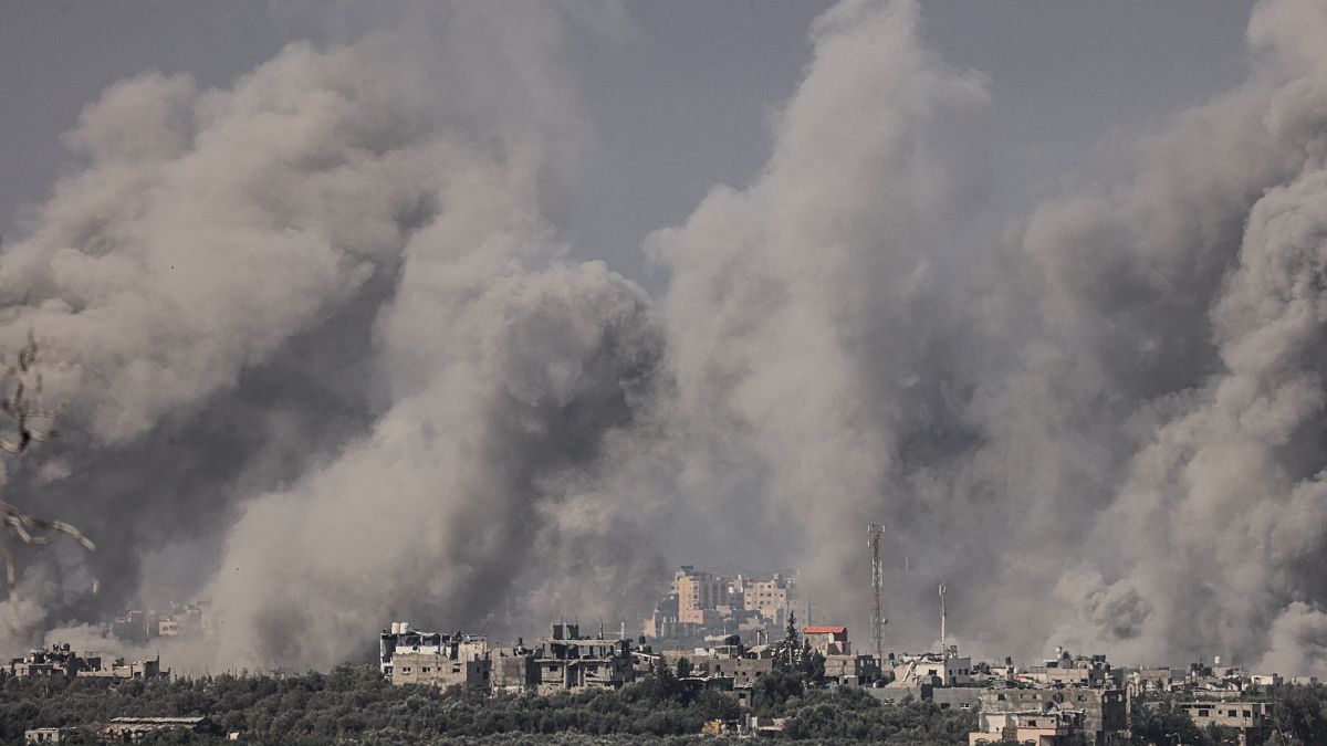Клубы дыма над сектором Газа