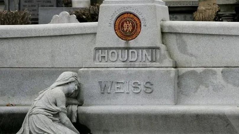 Houdini's gravesite in Queens, New York