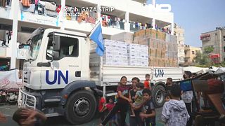 شاحنة محملة بالمساعدات تدخل غزة عبر معبر رفح. 23 تشرين الأول 2023