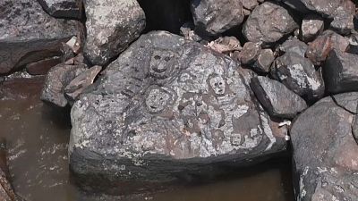 النقوش التي تمّ العثور عليها بعد جفاف نهر الأمازون