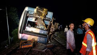 حادث اصطدام قطارين في بنغلادش