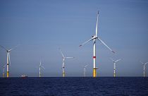 Windturbinen im Offshore-Windpark Saint-Nazaire, vor der Küste der Halbinsel Guerande in Westfrankreich