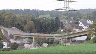 تخریب پل قدیمی در آلمان