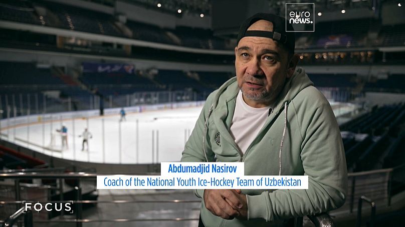 Abdumadjid Nasirov, treinador da equipa de hóquei do Uzbequistão e antigo jogador de hóquei