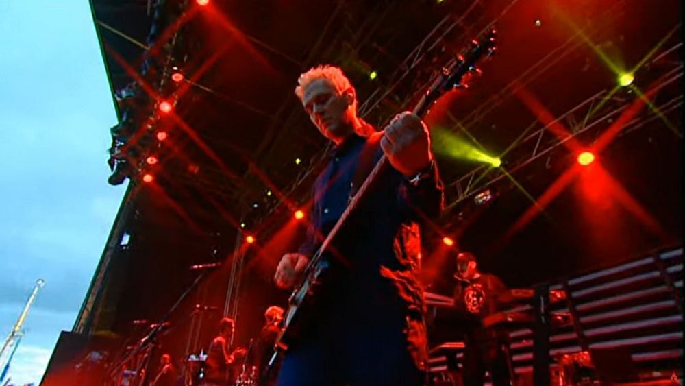 Massive Attack обявяват смъртта на китариста Анджело Брускини – Авторски права YouTube