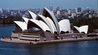  Операта в Сидни се вижда с пристанището на Сидни на назад във времето, през март 1986 година 