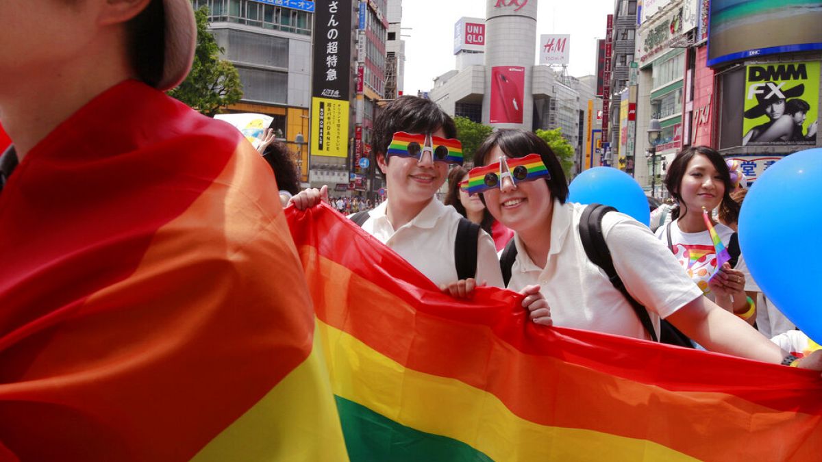 Japonya'da yüksek mahkeme, cinsiyet değiştirmede ameliyat zorunluluğunun anayasaya aykırı olduğuna hükmetti.