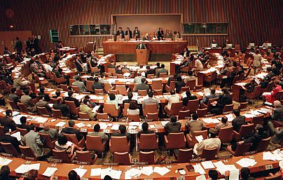 Birleşmiş Milletler Genel Kurulu, Nükleer Testlerin Yasaklanması Anlaşması'nı görüşmek üzere BM merkezinde toplanmıştı