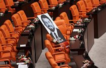 Tutuklu Hatay Milletvekili Atalay'ın fotoğrafı meclis sırasına kondu (arşiv) 
