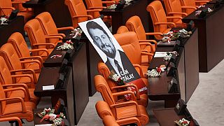 Tutuklu Hatay Milletvekili Atalay'ın fotoğrafı meclis sırasına kondu (arşiv) 