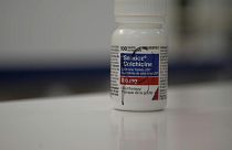 Ein Behälter mit Colchicin-Tabletten
