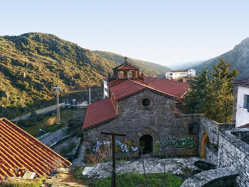 Panorámica del pueblo de Salto de Castro, construido a mediados del siglo XX junto a la presa de Castro, en la provincia de Zamora.