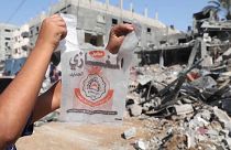 كيس لمخبزة المغازي التي دمرت بالكامل في غزة بعد تعرضها لقصف إسرائيلي