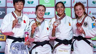 Le podium féminin de la deuxième journée du Grand Chelem de Judo d'Abu Dhabi