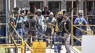 Afrique du Sud : plus de 400 mineurs bloqués sous terre par des manifestants